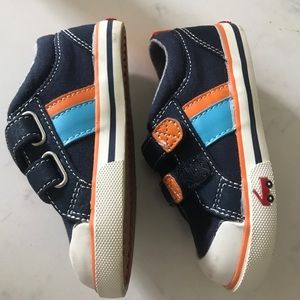 SEE KAI RUN - size 8. Like new !